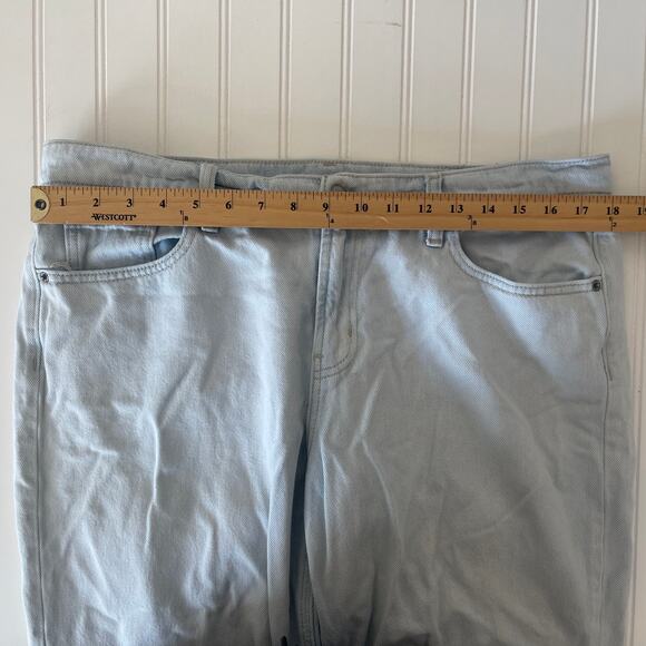 Old Navy Mid Rise Baggy Straight Light Wash Denim Jeans Size Womens 14 - Picture 8 of 9